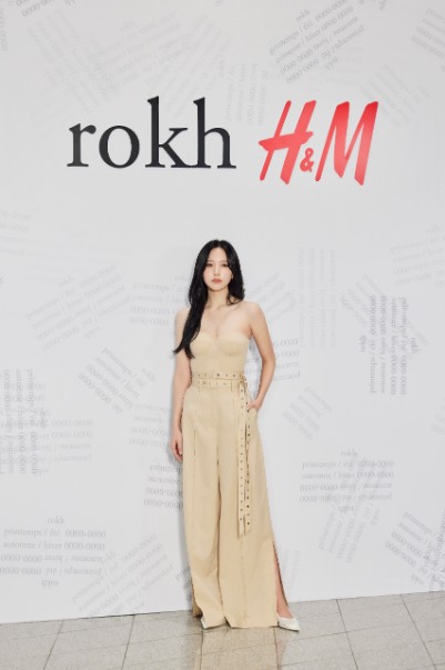 ミナ／Twice (アーティスト）「rokh H&M」コレクション 韓国グローバルイベント写真スト）